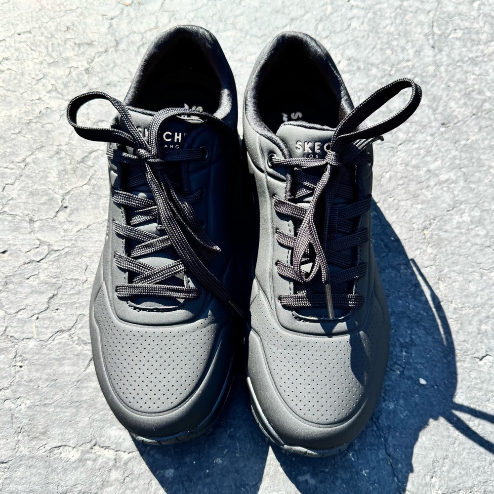 Skechers Street LA  Sneakers - Women’s 8.5 Wide- Black - Stand On Air - Like new